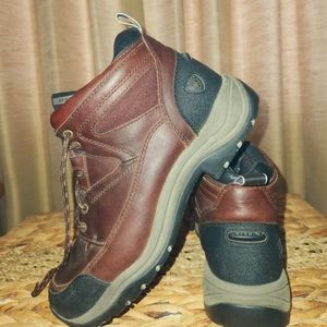 Womens Ariart Tral boots Size 10B Cordovan